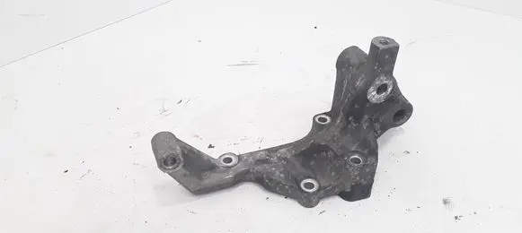 KIA Sorento Generator/alternator bracket 