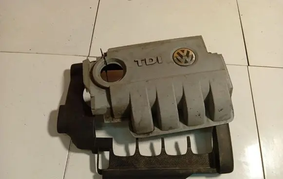 Volkswagen PASSAT B6 Engine cover (trim) 03G103967N