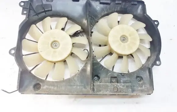 Radiator cooling fan shroud