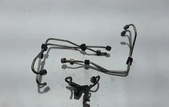 Volvo C30 Fuel injector supply line/pipe 