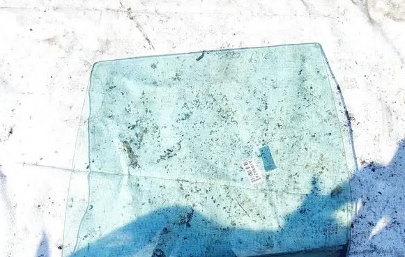 Volkswagen Bora Rear door window glass as2
