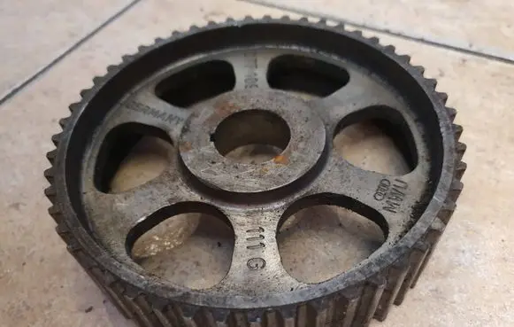 Audi A8 S8 D2 4D Camshaft pulley/ VANOS 077109111G