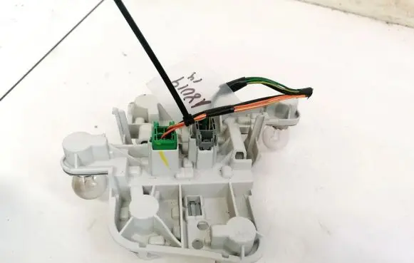 Volvo S40 Tail light bulb cover holder