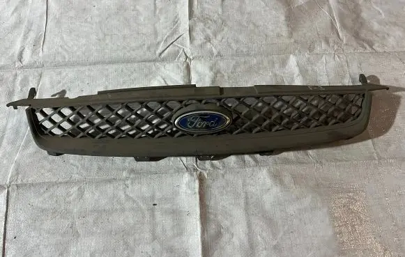 Ford Fiesta Front grill 6S618200ACW 6S618200