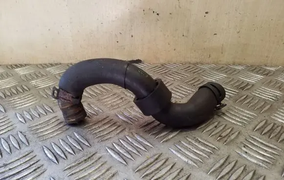 Volkswagen PASSAT B8 Engine coolant pipe/hose 04L122058D