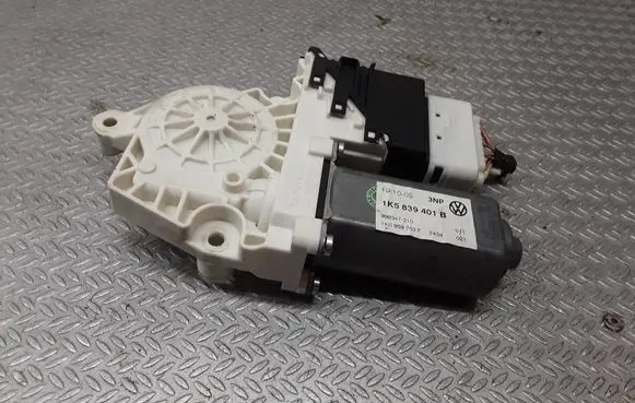 Volkswagen Jetta V Rear door window regulator motor 1K5839401B