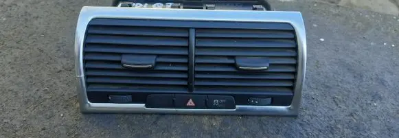 Audi Q7 4L Dash center air vent grill 4L0820951