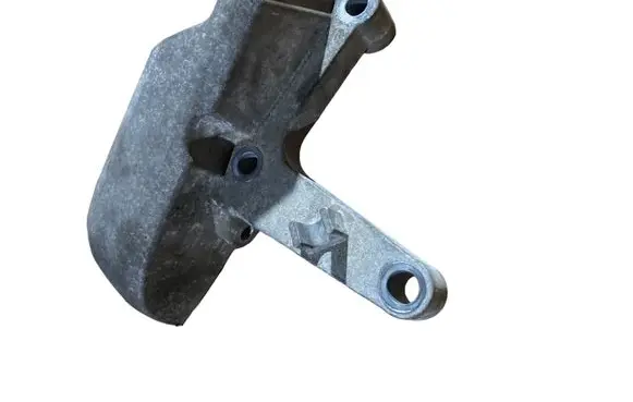 Volvo XC90 Engine mounting bracket 30680710