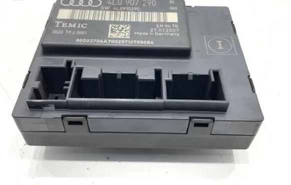 Audi Q7 4L Central body control module 4L0907290