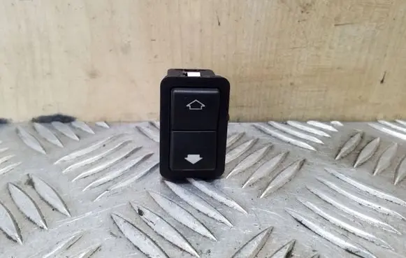 BMW 5 E39 Electric window control switch 8368974