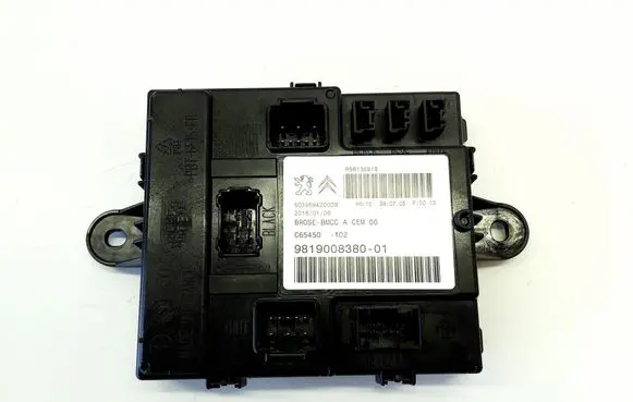 Peugeot 5008 II Tailgate/trunk control unit/module 9819008380