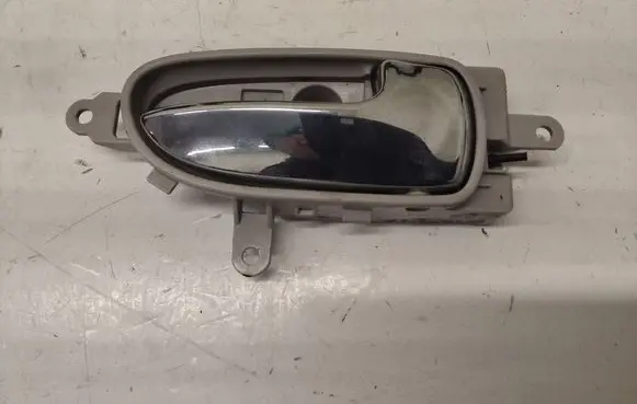 Nissan Leaf I (ZE0) Front door interior handle BASE13M