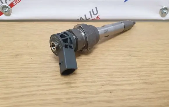 BMW 2 F22 F23 Fuel injector 8514146 0445110613