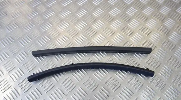 Nissan X-Trail T32 Engine compartment rubber 658104CL1A 658104CL1B