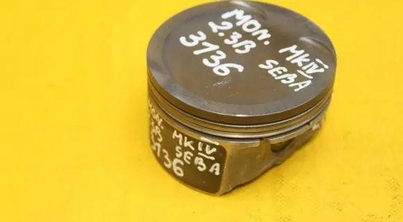 Piston