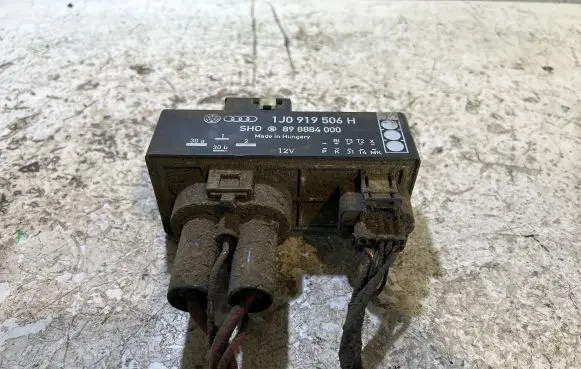 Coolant fan relay