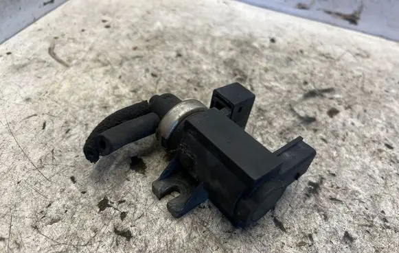 Audi A4 S4 B6 8E 8H Turbo solenoid valve 8E0906628