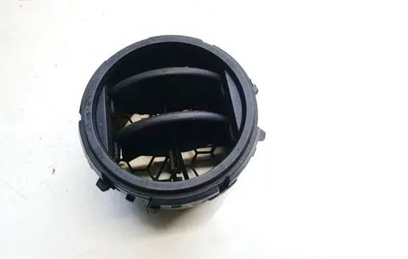 Toyota Yaris Dash center air vent grill