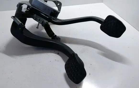 BMW 1 F20 F21 Pedal assembly 42322403 6761310