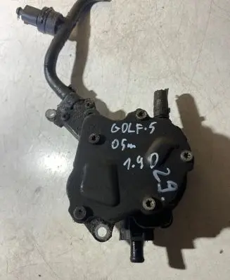 Volkswagen Golf V Vacuum pump
