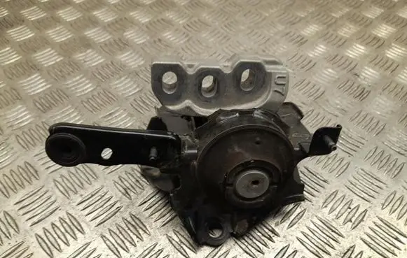 Toyota Yaris Cross Engine mount bracket
