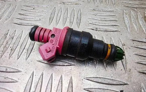 BMW 7 E38 Fuel injector 0280150440
