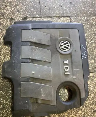 Volkswagen PASSAT B7 Engine cover (trim) 03L103925