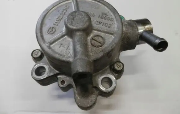 Mazda 6 Vacuum pump R2AA18G00