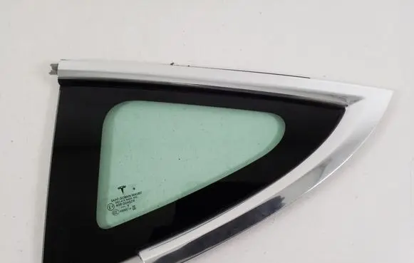 Tesla Model 3 Rear side window 108070300H