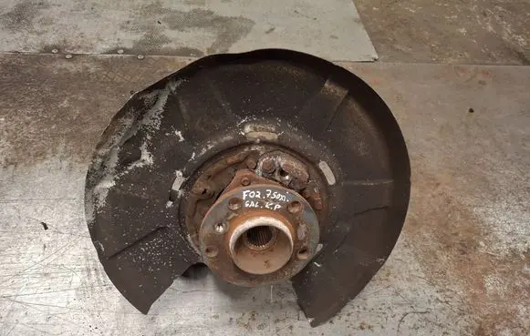Rear wheel hub