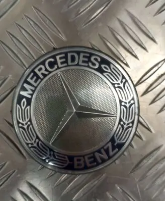 Mercedes-Benz E W124 Original wheel cap A1704000025