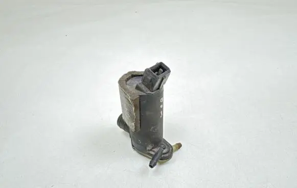 Ford Focus Windscreen/windshield washer pump 93BB12K624BAA