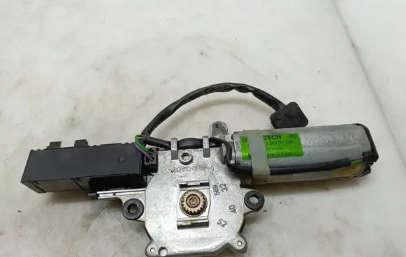 Mercedes-Benz C W202 Sunroof motor/actuator 2028208910 2028208810 0390201608