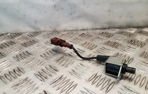 Skoda Superb B8 (3V) Turbo solenoid valve 04L907284