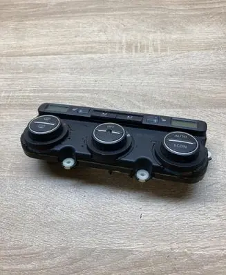Volkswagen PASSAT B6 Climate control unit 74677512
