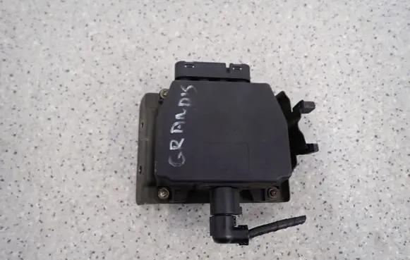 Mitsubishi Grandis Trunk lid opening control unit 