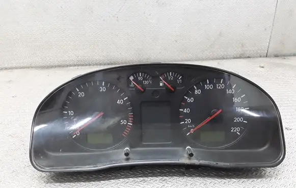 Volkswagen PASSAT B5 Speedometer (instrument cluster) 3B0919881N