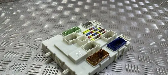 Ford Kuga II Fuse module F1FT14A073EF
