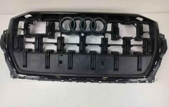 Audi Q7 4M Front bumper upper radiator grill