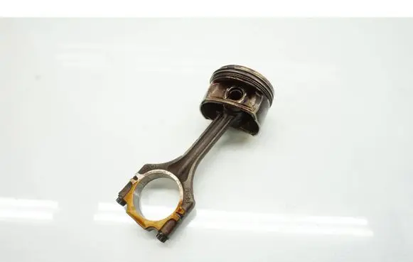 Volkswagen Golf V Piston with connecting rod 