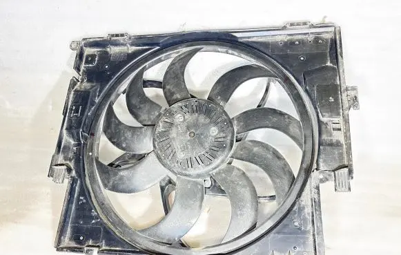 BMW 4 F36 Gran coupe Electric radiator cooling fan 8641947 1142325001 5000925