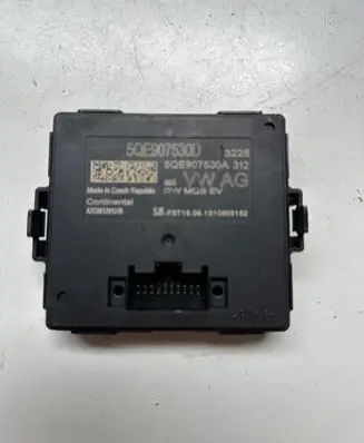 Volkswagen PASSAT B8 Gateway control module 5QE907530D 5QE907530A P2C96129101B