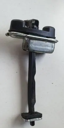 Hyundai i40 Rear door check strap stopper