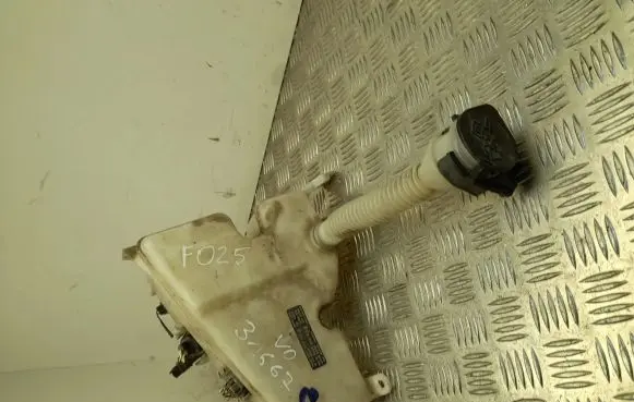 Toyota Prius (XW50) Windshield washer fluid reservoir/tank KOITO30321