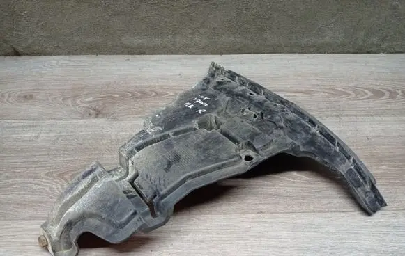 Volvo V70 Front bumper mounting bracket 08693182