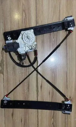 Ford S-MAX Rear window lifting mechanism without motor