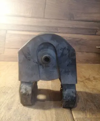 Hyundai Sonata Engine mount bracket