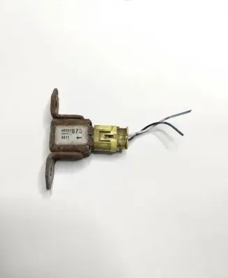 Mitsubishi L200 Airbag deployment crash/impact sensor MR587975 6517