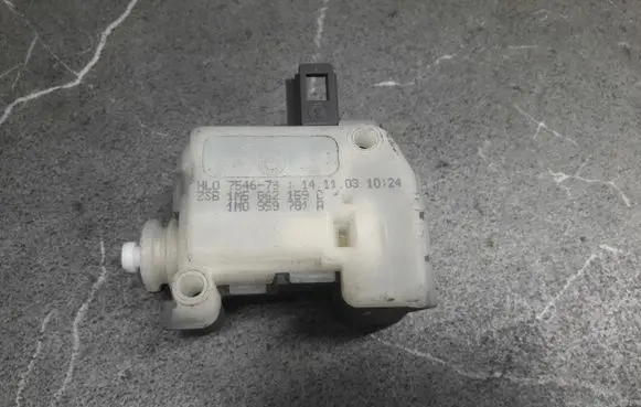 Seat Ibiza III (6L) Tailgate/trunk/boot lift motor 1M5862159C
