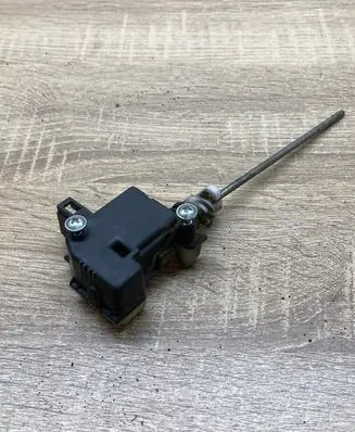 Seat Leon (1P) Fuel tank cap lock motor 1Z0810773 1M0959781A